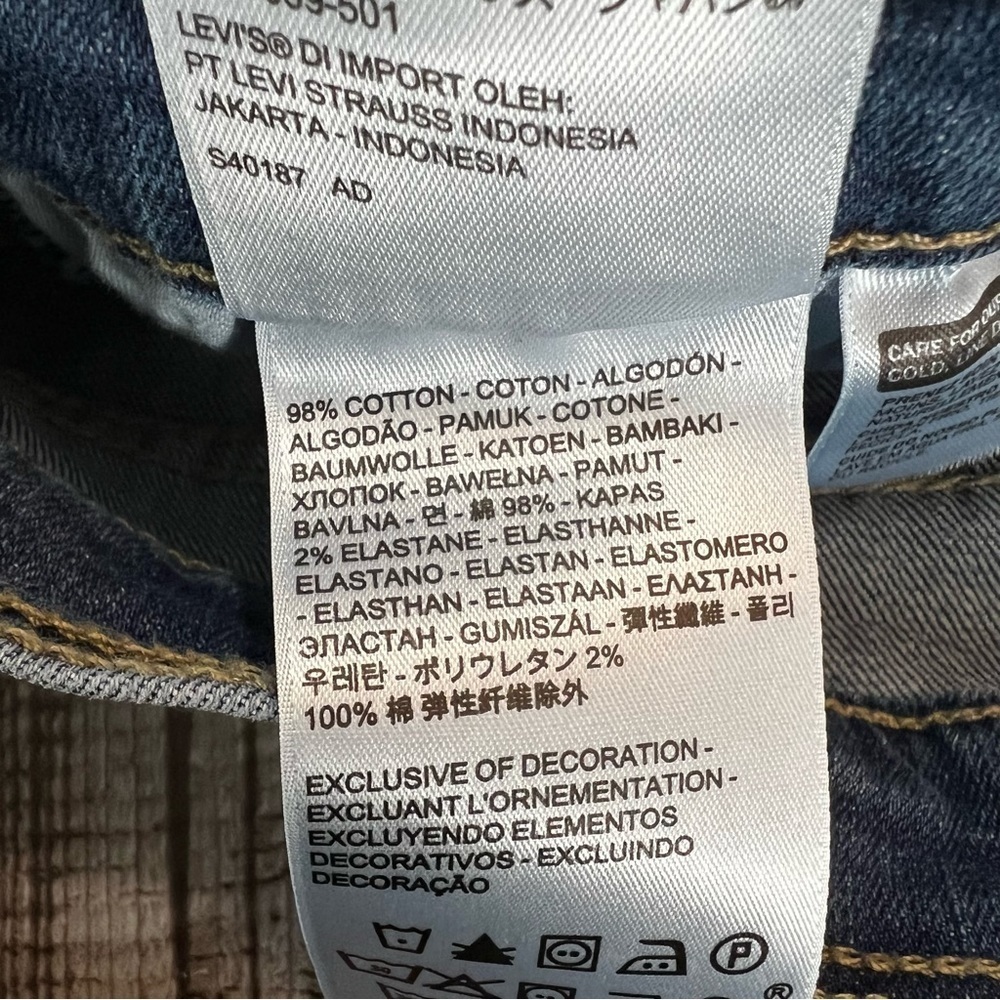 Levi’s Mid Wash Mid-Rise Stretch Jean Shortie Shorts size 31 - Picture 4 of 6